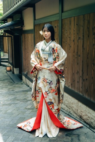 美郁 MIKO【御所車で蒼空ドライブ】