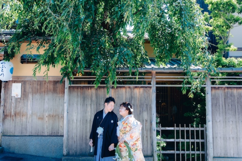 お顔を見合って