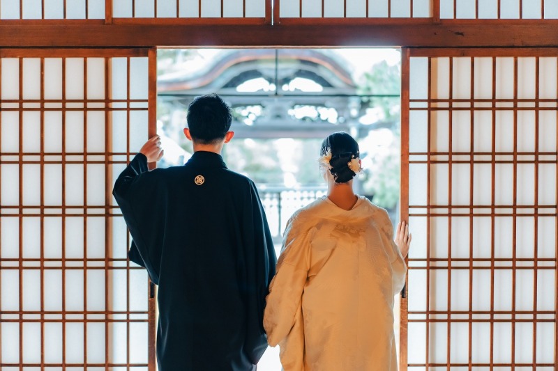 襖から