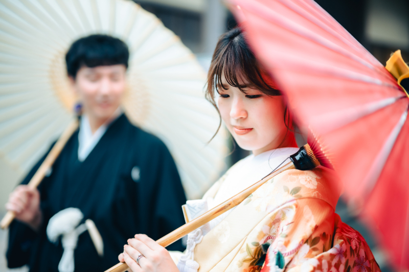 伏し目な表情が美しく