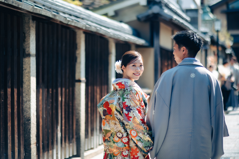 新婦さまこちらをむいて!