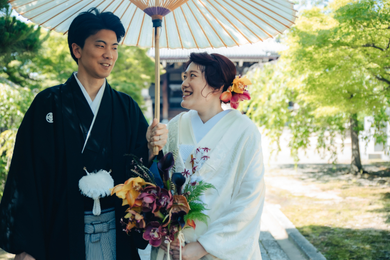 笑顔の合わさる自然な瞬間を