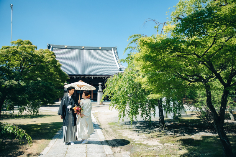 石畳の道を二人で歩む