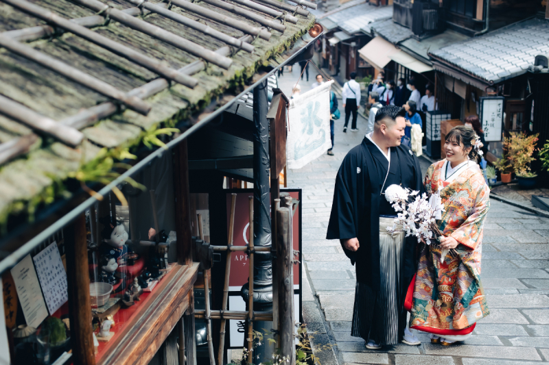 京都東山の古き良き町並みの中で