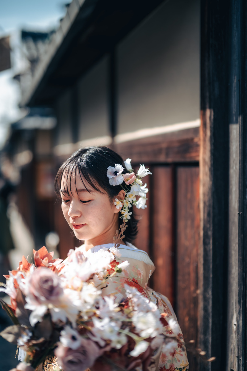 華やぐ古都で可憐に