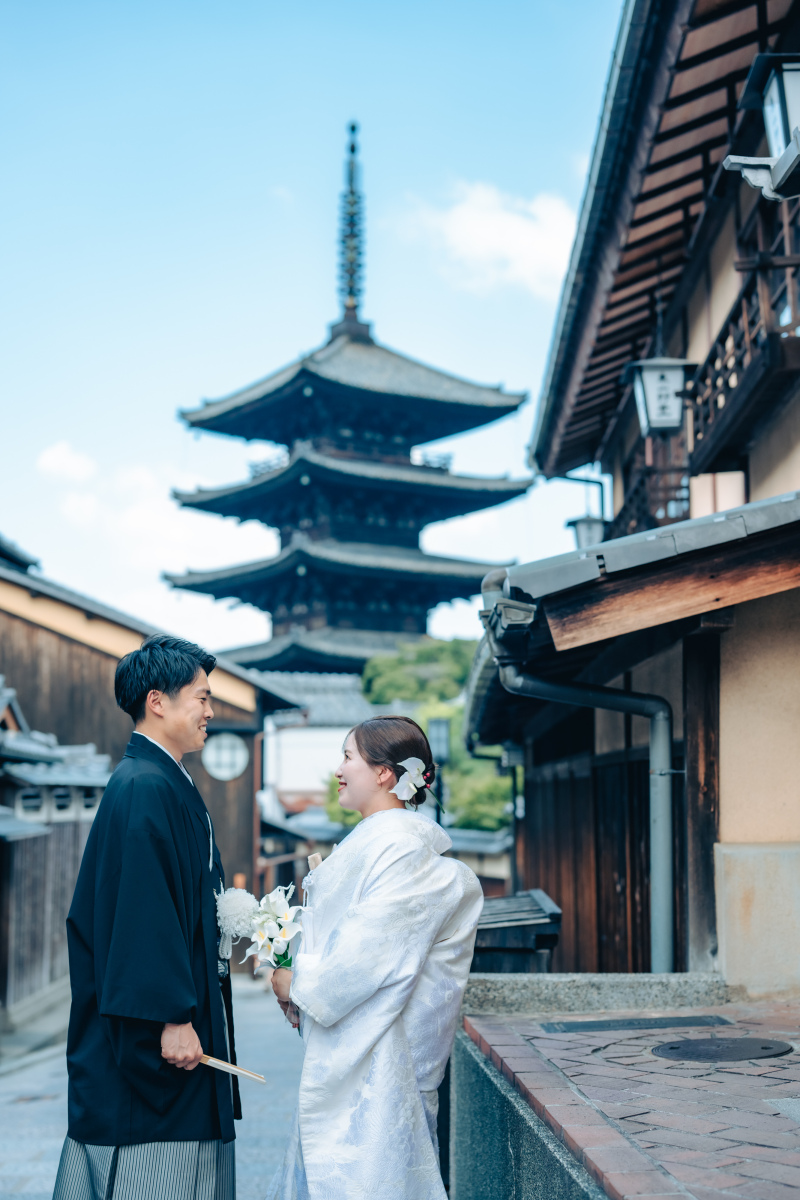 五重塔を背景に