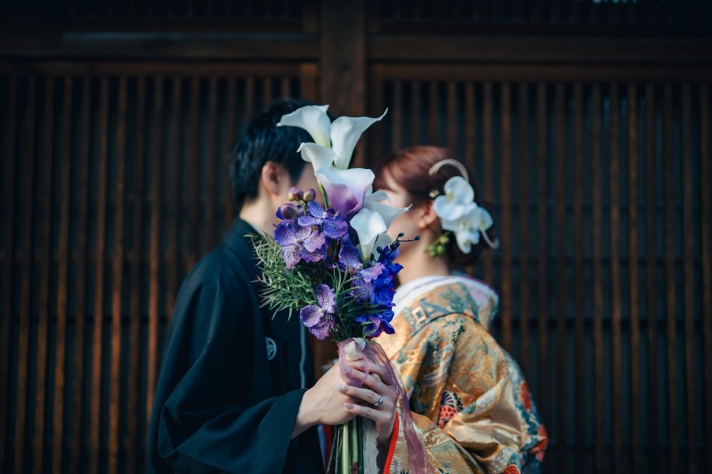 ブーケで顔隠し