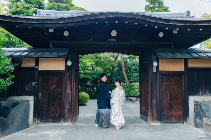 クールな門前で門出を祝う