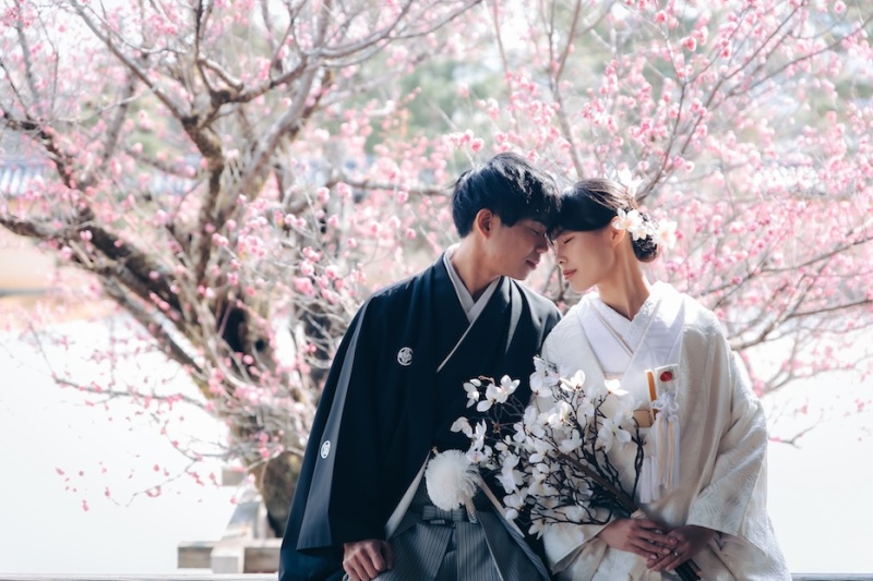 お二人を祝う桃の花