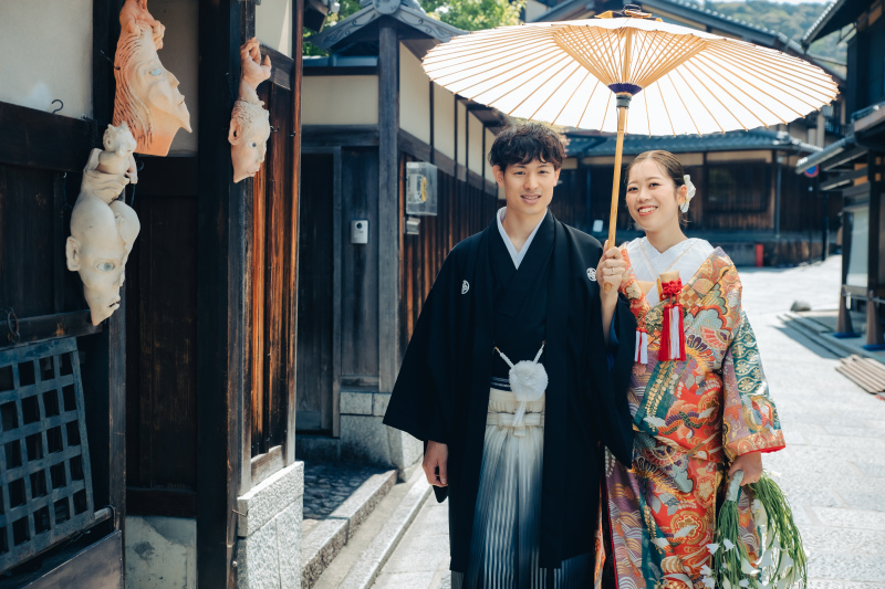 相合傘で歩みを進める和な雰囲気