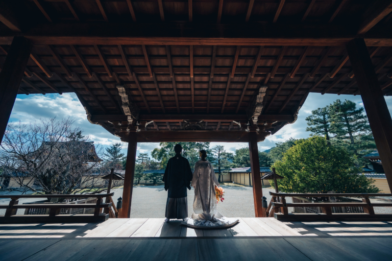 差し込む光と日陰の陰影