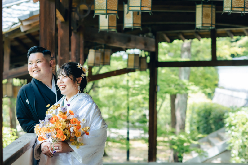 特徴的な廊下から緑を眺めて