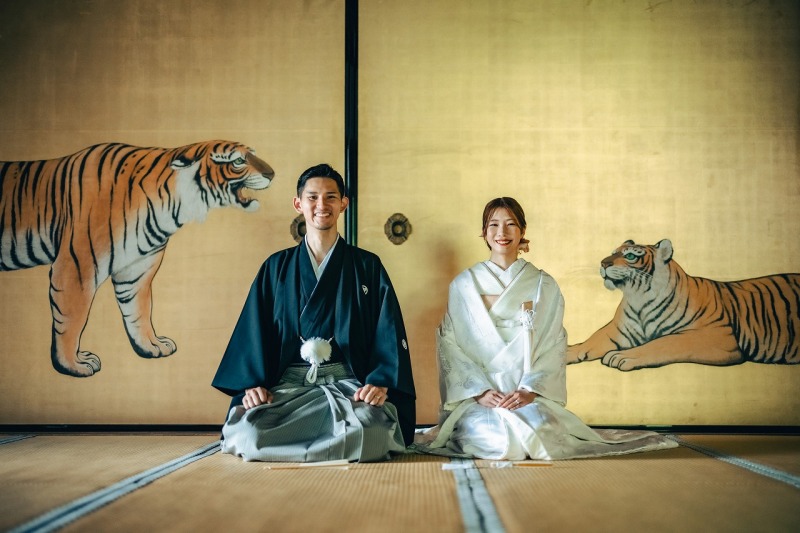 金戒光明寺の虎の襖の前でお正座ショット