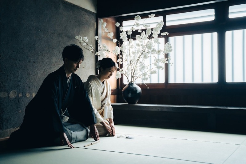 和装でそろえるお辞儀の一礼