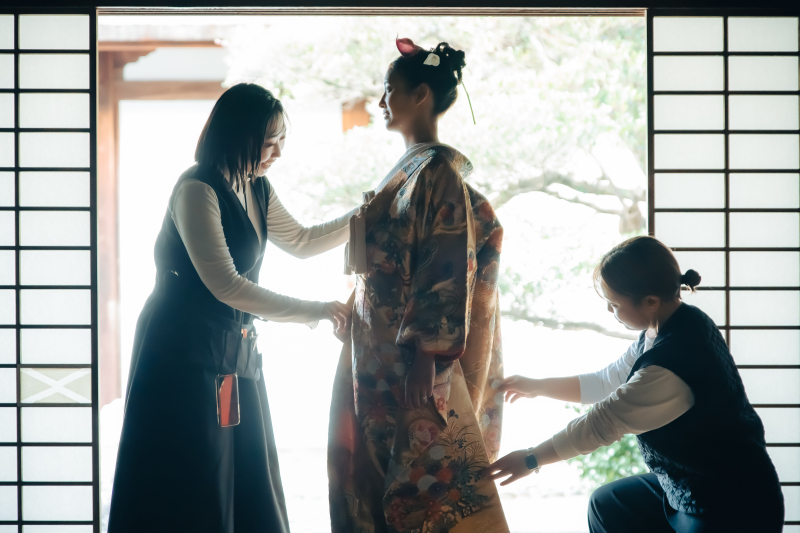 お仕度の瞬間もドラマチックなワンシーンに