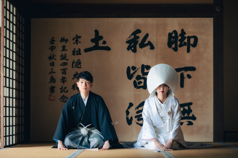 畳のあるお部屋で正座カット