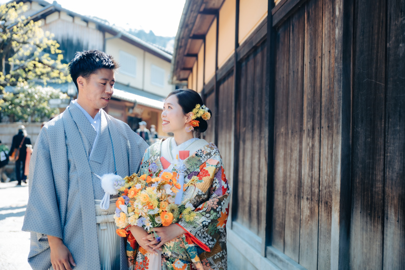 道行く最中談笑する姿を