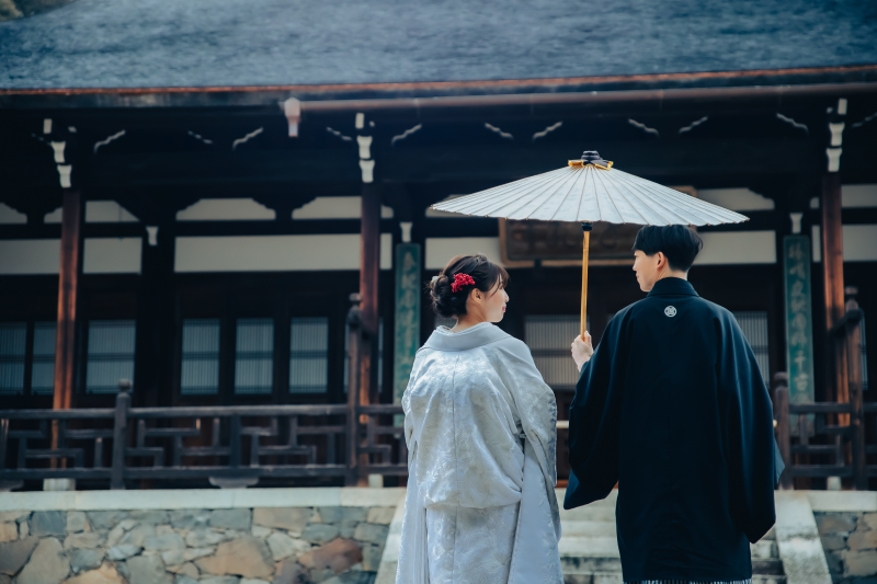 相合傘でおふたり並んで