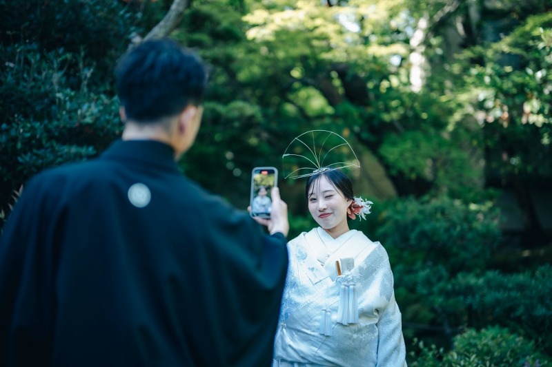 スマホでも思い出に残す新郎様