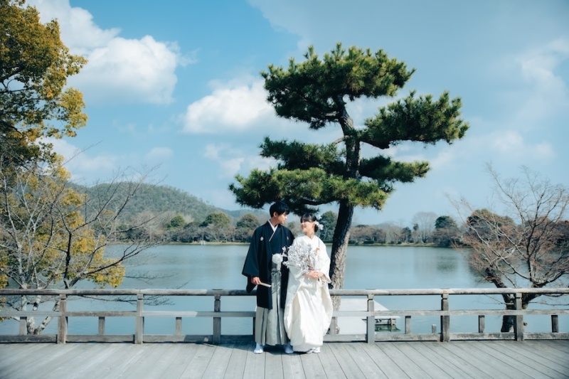 水面に映る青空