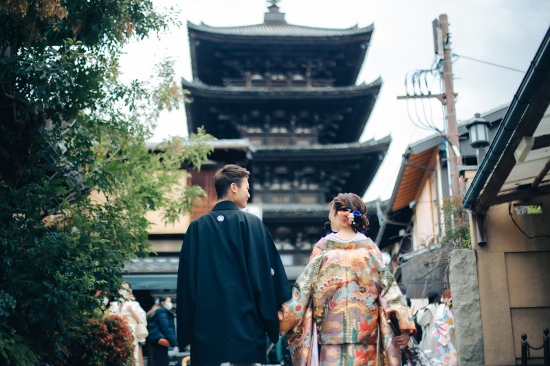 塔を背景にバックショット♪