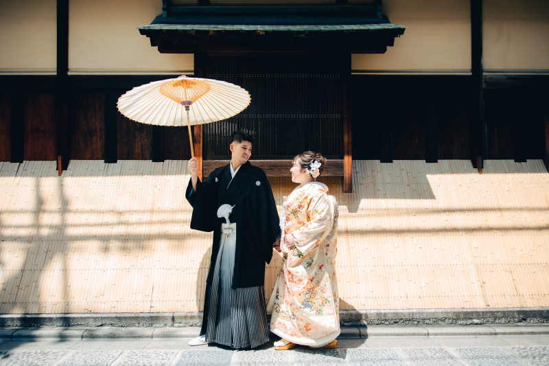 眩い光に照らされて