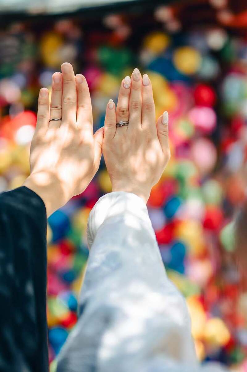 ロケーション地で指輪も一緒に