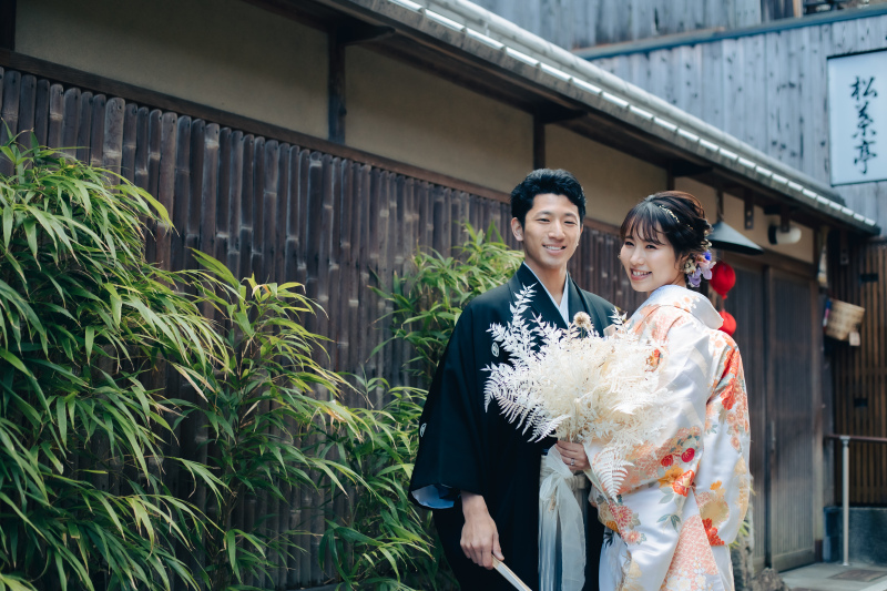 紋付袴と色打掛が鮮やかなフォト