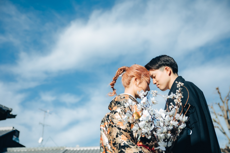 青空までもがアートな背景に