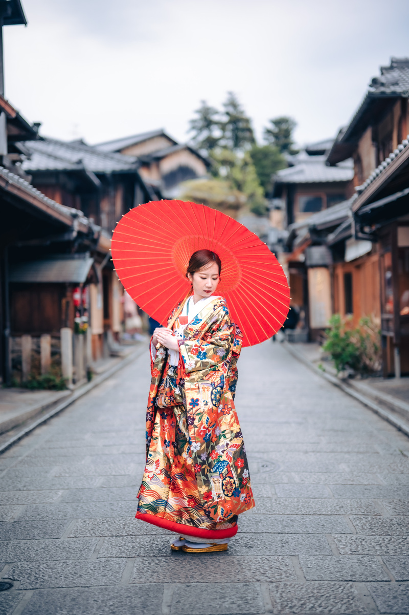 花嫁さまは朱色ベースの色仕掛けで