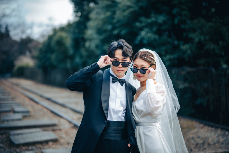 サングラスからチラッ