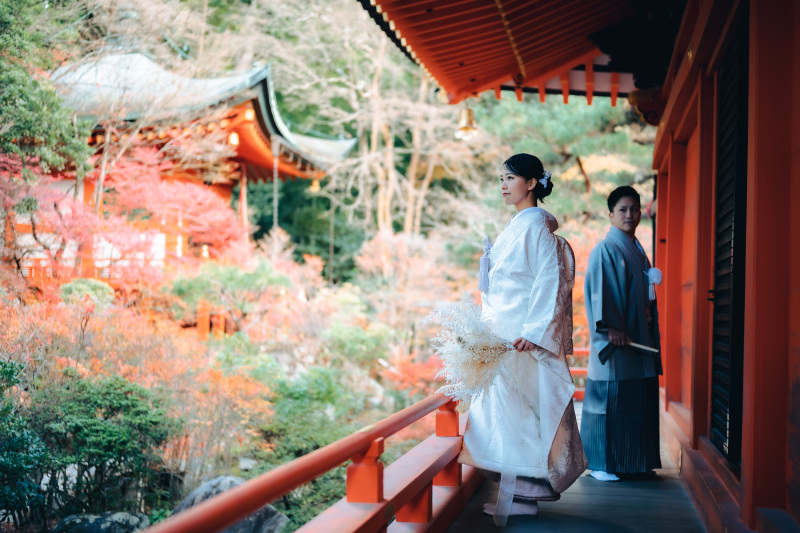 朱塗りの建物が毘沙門堂の魅力