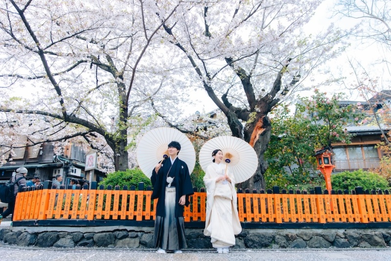 桜もお二人を祝福