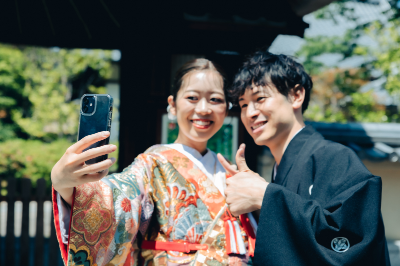自撮りシーンはおふたりらしい姿を