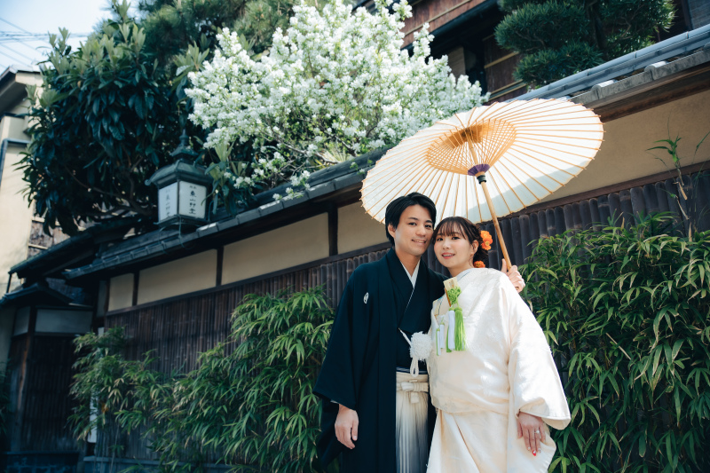 和傘とロケーションが織りなすウェディングフォト
