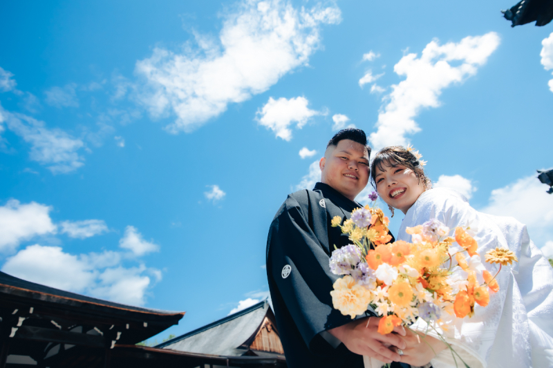 青空の下の笑顔フォト