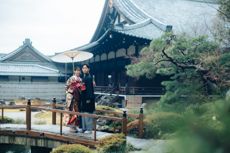 厳かな雰囲気で