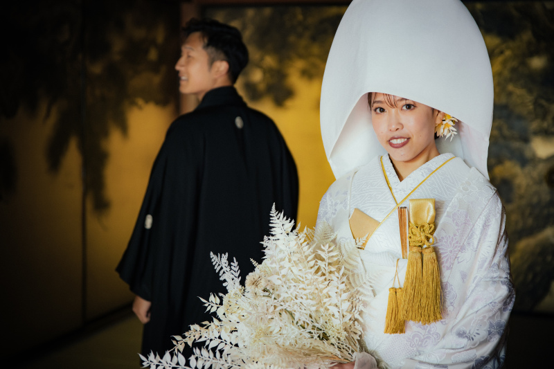白無垢に和装ブーケがおしゃれに花嫁を飾る