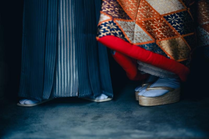 ふたりで歩みをそろえる足元