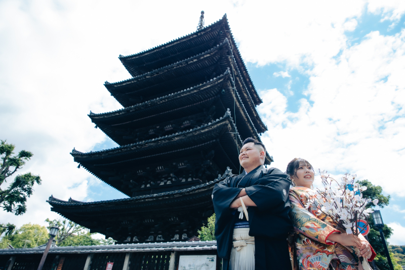 祇園の塔を見上げて