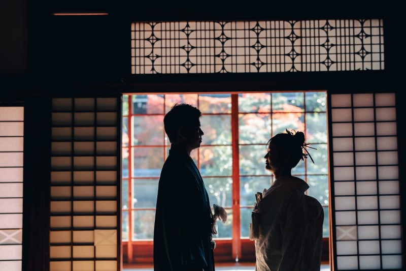 光と影が織りなす和のシルエット