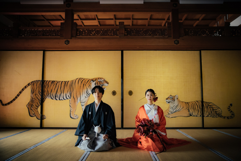 黄金の虎の襖絵が印象的に