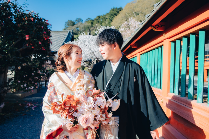 赤に緑の透塀(すきべい)が映えスポット