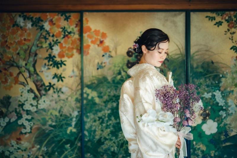 四季折々を表現した落ち着いた色彩の美しい襖絵と