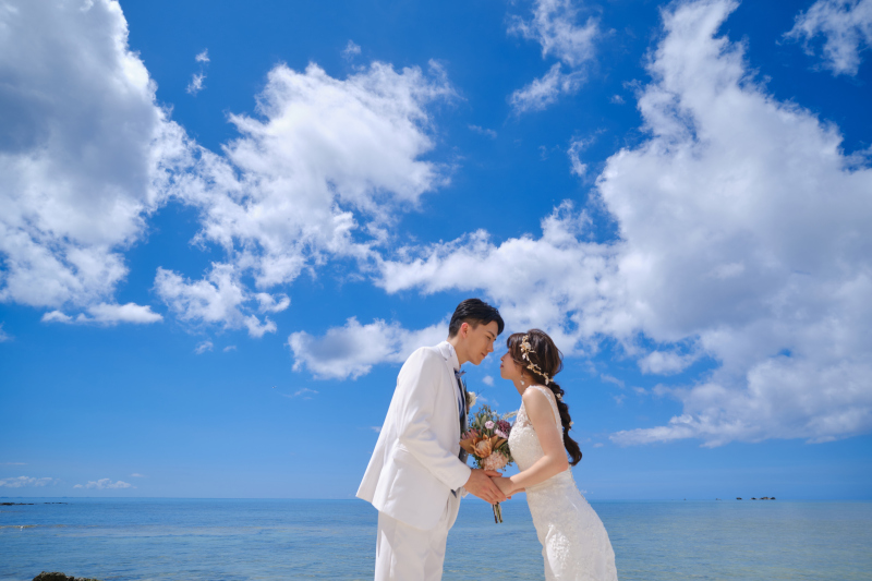 まっ蒼な海と空とお二人と・・