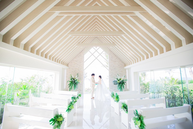 【8-10月撮影限定】海が見える☆ガーデンチャペル&ビーチフォト☆ウェディングドレス2着ok!ヘアメイク+100カット保障!