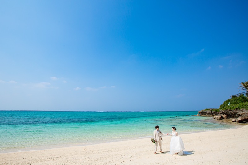 【8-10月撮影限定】海が見える☆ガーデンチャペル&ビーチフォト☆ウェディングドレス2着ok!ヘアメイク+100カット保障!