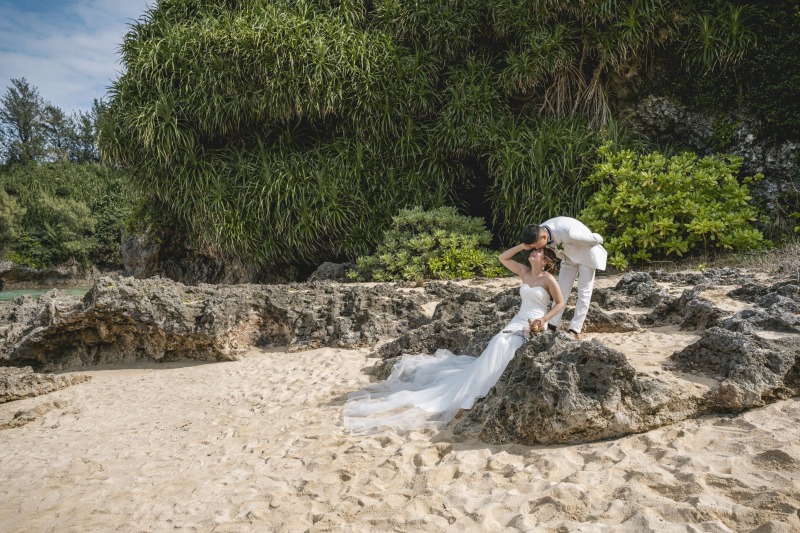 【8月中お申込限定】平日撮影限定☆ビーチ&ガーデン(2ロケ)プラン☆衣裳追加料金なし!100カット保障全データお渡し