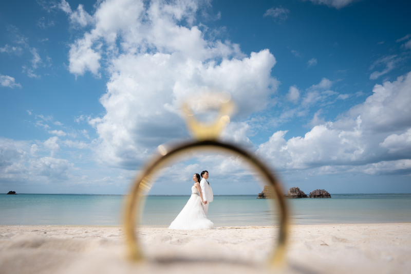 【海が見える☆クリスタルチャペル&ビーチフォト☆ウェディングドレス2着プラン】衣裳フリーチョイス+ヘアメイク+100カット保障!