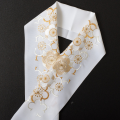 半衿白地金模様